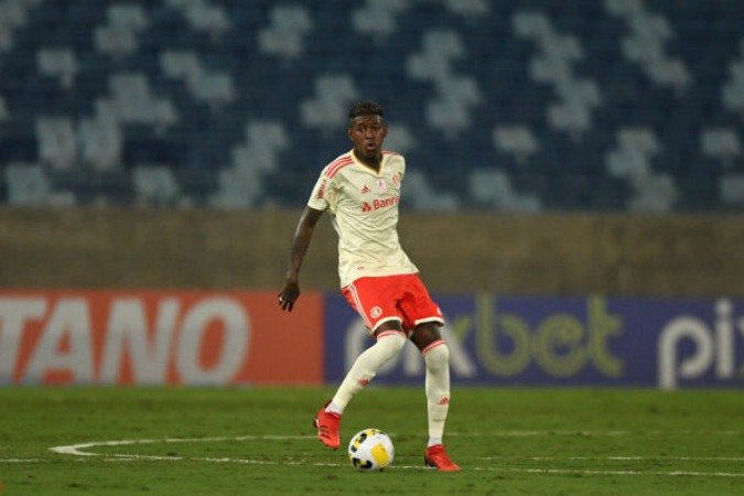 VITÃO - Inseguro e mal posicionado, matou Rochet no primeiro gol alviverde. Parecia no mundo da lua. Sem personalidade em um jogo grande - NOTA: 2,0