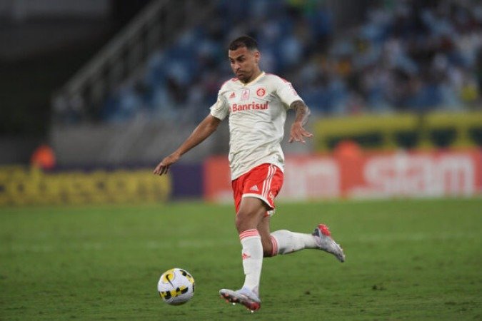 ALAN PATRICK - Furou uma bola na pequena área e perdeu outra chance clara diante de Weverton. Inacreditável para um jogador de sua qualidade. Nem lampejos de craque teve. Irreconhecível - NOTA: 1,5 - Foto: Ricardo Duarte/Internacional