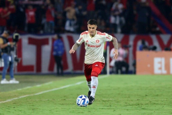 BUSTOS - Estendeu um tapete vermelho para Piquerez explorar. Poderia convidá-lo também para tomar um mate, quem sabe, no fim do ano, às margens do Guaíba - NOTA: 2,0 - Foto: Ricardo Duarte/Internacional