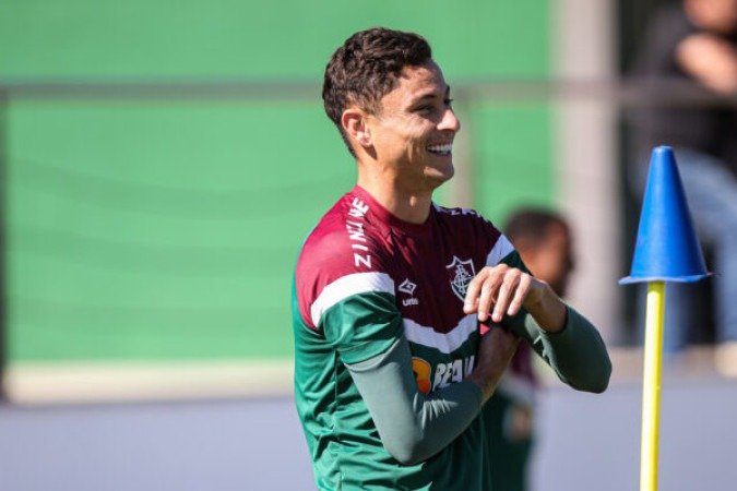DIOGO BARBOSA - Substituiu Marcelo e, diferentemente do titular, foi um autêntico lateral. Atento na marcação e avançando com qualidade quando possível. NOTA 6,5 - Foto: Marcelo Gonçalves/Fluminense