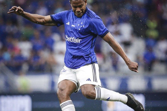 JUSSA - Limitou-se a marcar o volante do Coxa que se apresentava na armação. Perdeu um pouco o tempo da bola ao dar os botes. Saiu, na etapa final, para a entrada de Yan - NOTA: 5,0 - Foto: Staff Images/Cruzeiro