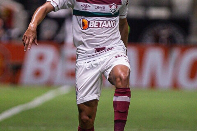 MARCELO - Teve liberdade para apoiar, mas deixou seu lado esquerdo da defesa muito aberto, o que foi aproveitado pelo Flamengo. Saiu no intervalo. - NOTA 4,5. Foto: Marcelo Gonçalves/Fluminense