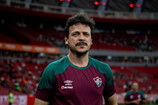 TÉCNICO: FERNANDO DINIZ - Não conseguiu fazer o seu time ser eficaz ofensivamente no primeiro tempo. As alterações no intervalo surtiram efeito e isso fez o Flu dominar e empatar o jogo. NOTA 6,5 - Foto: Marcelo Gonçalves/Fluminense