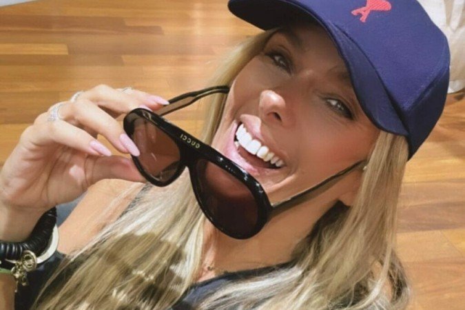 ‘Meu primeiro grande dinheiro’, declarou ao falar sobre ensaio para a Playboy - (crédito: Reprodução/Instagram Adriane Galisteu)
‘Meu primeiro grande dinheiro’, declarou ao falar sobre ensaio para a Playboy - (crédito: Reprodução/Instagram Adriane Galisteu)