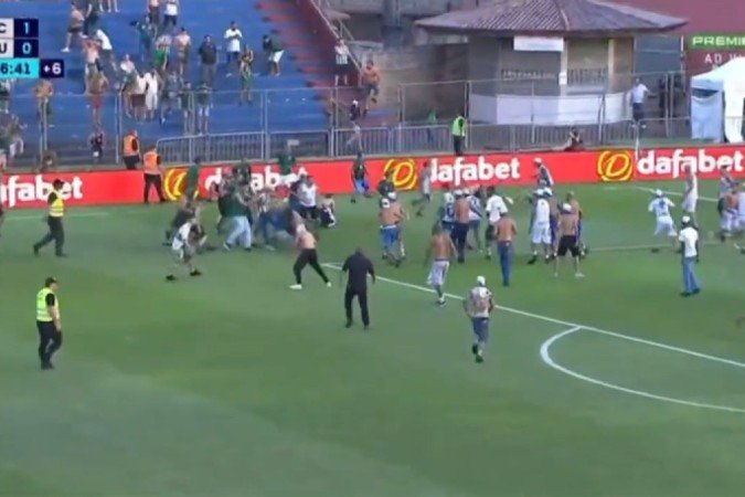 Coritiba x Cruzeiro tem cenas de selvageria em campo -  (crédito: Jogada10)