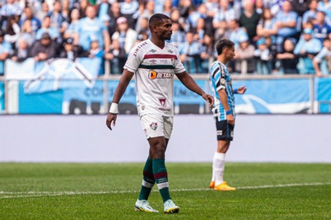 MARLON - Irregular, sendo facimente envolvido em vários lances e não conseguindo fazer boa cobertura ao lateral. Saiu no intervalo. NOTA 4,5. Foto: Marcelo Gonçalves/Fluminense