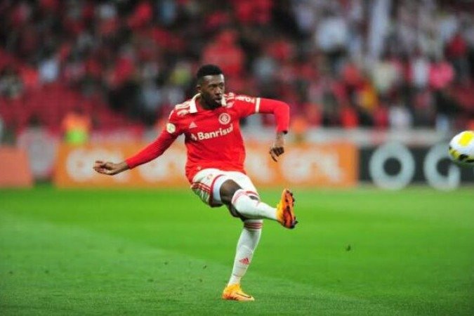 GOMES - Começou o jogo cobrindo os avanços de Bustos. Depois, entregou bons cortes em ataques do Palmeiras. Soube, também, sair jogando. No entanto, ficou vendido no terceiro gol do Palmeiras - NOTA: 5,5 - Foto: Ricardo Duarte/Internacional