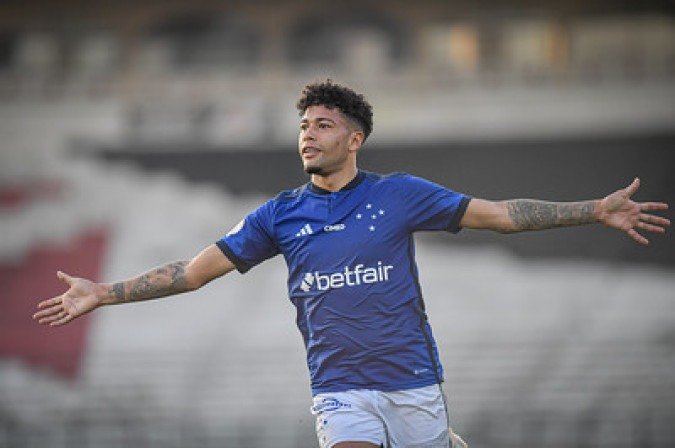 MACHADO - Encostou na frente e teve dois disparos no ataque. Nenhum, no entanto, passou perto. Na sequência, foi cometendo erros na marcação. Lento no combate - NOTA: 5,0 - Foto: Staff Images/Cruzeiro