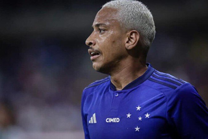 MATHEUS PEREIRA - Coadjuvante, até tentou recuar para puxar alguns contra-ataques. Quando teve uma chance clara, de cabeça, desperdiçou. Saiu, no fim, para a entrada de Vital - NOTA: 5,0 - Foto: Staff Images/Cruzeiro