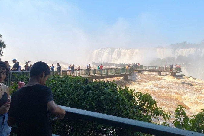 Acesso à passarela das Cataratas do Iguaçu foi liberado neste sábado (11) -  (crédito: Cesar Muller)