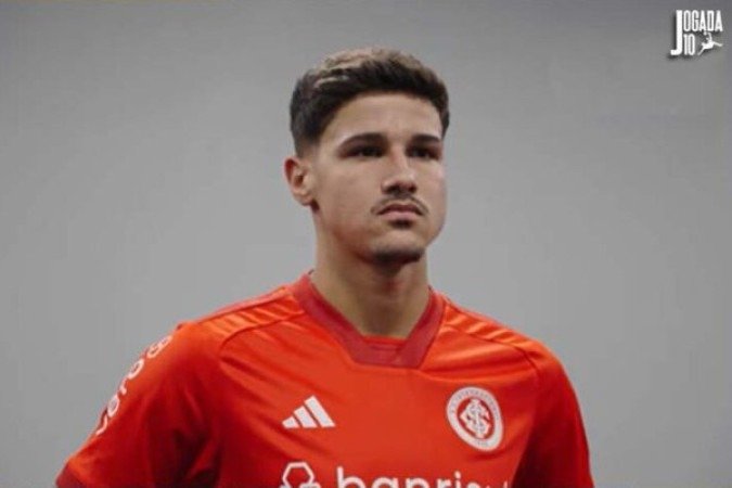 RÔMULO - Entrou totalmente perdido na marcação. Burocrático demais nos passes - NOTA: 3,5 - Foto: Divulgação/Internacional