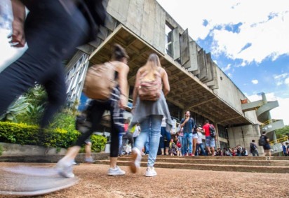 Unb alunos  chegando na universidade  -  (crédito:  Beto monteiro )