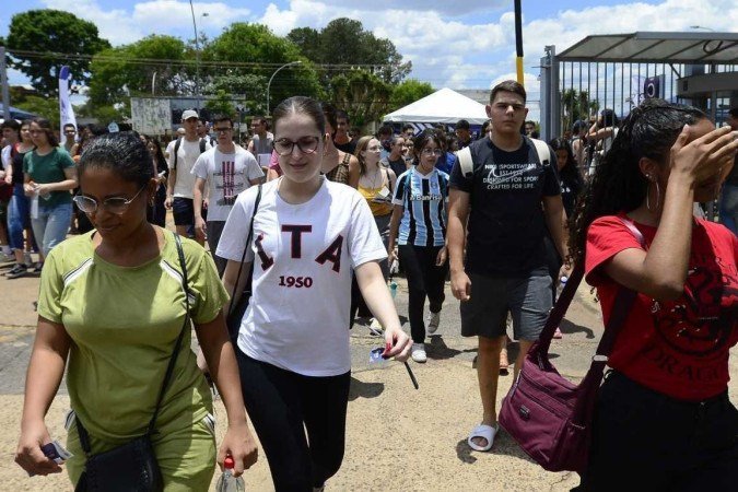  12/11/2023 Crédito: Marcelo Ferreira/CB/D.A Press. Brasil. Brasília - DF - Enem 2023, alunos prestam prova no UniCeub da Asa Norte.