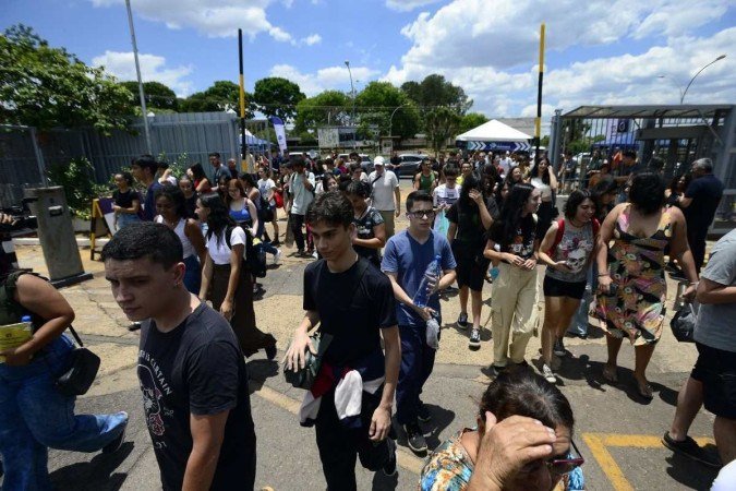  12/11/2023 Crédito: Marcelo Ferreira/CB/D.A Press. Brasil. Brasília - DF - Enem 2023, alunos prestam prova no UniCeub da Asa Norte.