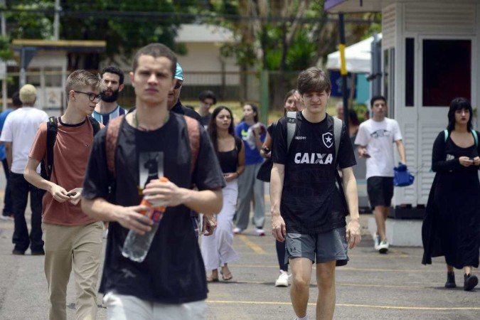  12/11/2023 Crédito: Marcelo Ferreira/CB/D.A Press. Brasil. Brasília - DF - Enem 2023, alunos prestam prova no UniCeub da Asa Norte.