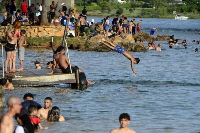  12/11/2023 Crédito: Marcelo Ferreira/CB/D.A Press. Brasil. Brasília - DF -  Onda de calor em Brasília. Ponte JK.