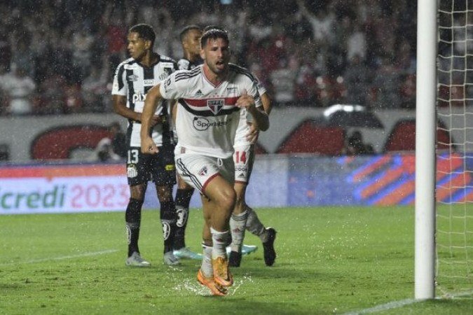 Nos últimos anos, o tradicional San-São tem sido generoso em gols, com média superior a três bolas na rede considerados os dez confrontos mais recentes. - Foto: Paulo Pinto/saopaulofc.net