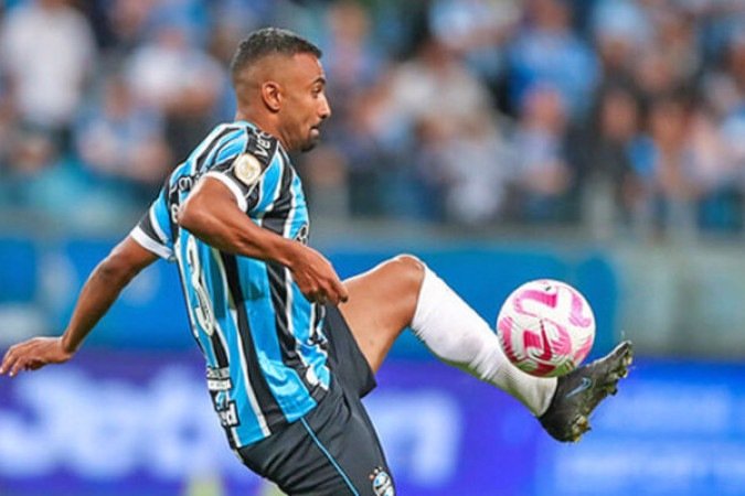 EVERTON GALDINO - Pouco produtivo. Teve pelo menos três chances no primeiro tempo e não arrematou bem. Fez um gol bem anulado. NOTA 5,0  - Foto: Lucas Uebel/Grêmio