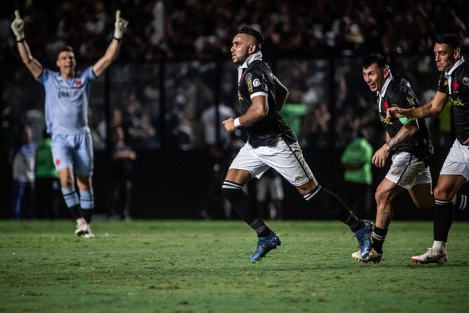 Payet homenageia Dinamite em golaço de falta pelo Vasco -  (crédito:  Leandro Amorim)