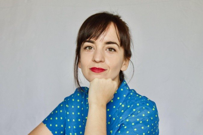 'Antes o estigma era muito maior para quem era solteiro e acho que aos poucos estamos entendendo que ninguém precisa vir e nos completar', analisa a escritora espanhola Marta Jiménez Serrano - (crédito: Noelia Olbés) 'Antes o estigma era muito maior para quem era solteiro e acho que aos poucos estamos entendendo que ninguém precisa vir e nos completar', analisa a escritora espanhola Marta Jiménez Serrano - (crédito: Noelia Olbés)