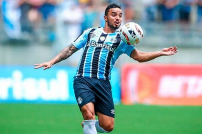FABIO - Como é um lateral mais ofensivo do que João Pedro, apareceu bastante no ataque, mas sem conseguir ser um diferencial. Na defesa, perdeu disputas que levaram perigo ao gol de seu time. Curiosamente, ele, que entrou no início do 1º tempo, saiu na reta final -  NOTA 5,0 - Foto:  Lucas Uebel/Grêmio FBPA 