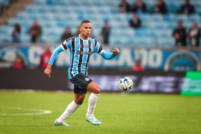 BRUNO ALVES -   Rechaçou muito mal a bola no lance que terminou com o gol  de Romero no primeiro tempo. Falhou em vários lances na área e ainda fez falta violenta em Fagner, sendo expulso - NOTA 3,0 - Foto: Lucas Uebel/Grêmio