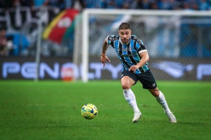 JOÃO PEDRO  -  Nem esquentou. Saiu aos 11 minutos do primeiro tempo, para a entrada de Fábio. Mas foi quem deu a carga em Bidu no lance do pênalti contestado por todos os corintianos. SEM NOTA  - Foto: Lucas Uebel/Grêmio 