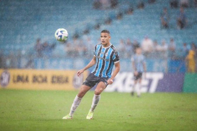GUSTAVO MARTINS - Entrou aos 37 do segundo tempo no lugar de Fabio e quase fez um gol de cabeça. Muito participativo - NOTA 5,5 - Foto:  Lucas Uebel/Grêmio FBPA