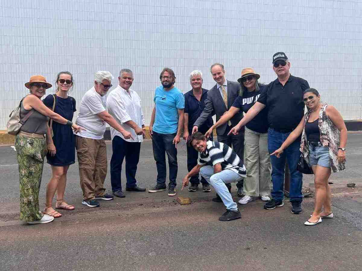 Representantes das Secretarias de Cultura e de Turismo do DF, do Instituto dos Arquitetos de Brasília e de instituições de ensino estarão presentes para lançar o novo marco zero simbólico de Brasília