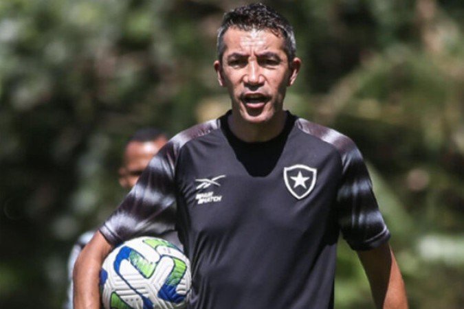 Botafogo (Bruno Lage caiu) - Após empate em casa com o Goiás (1 a 1), Lage perdeu o emprego. O treinador deixou o gramado do Nilton Santos sob gritos de 