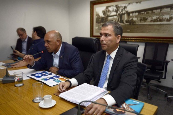 Na Câmara Legislativa do Distrito Federal (CLDF), o presidente do Banco de Brasília (BRB), Paulo Henrique Costa, esteve por cinco horas em reunião com os deputados distritais - (crédito: Marcelo Ferreira/CB/D.A Press) Na Câmara Legislativa do Distrito Federal (CLDF), o presidente do Banco de Brasília (BRB), Paulo Henrique Costa, esteve por cinco horas em reunião com os deputados distritais - (crédito: Marcelo Ferreira/CB/D.A Press)