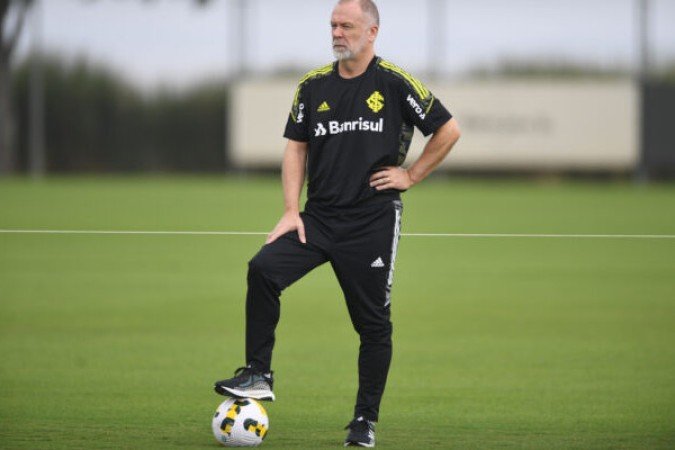 Internacional (Mano Menezes caiu) - Após parecer que tinha conseguido uma estabilidade na temporada com o Colorado, Mano Menezes deixou o comando do time em 17 de julho, um dia após empatar com o Palmeiras no Brasileirão. Ele estava na equipe desde abril de 2022, ano que foi vice-campeão nacional. Foto: Ricardo Duarte / Sport Club Internacional