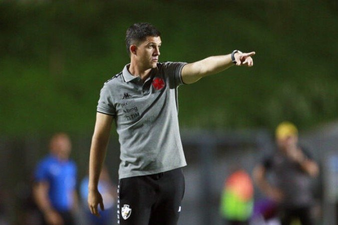 Vasco (Barbieri caiu) - O treinador foi demitido do cruz-maltino depois de derrota para o Goiás, em 23 de junho. Ex-Red Bull Bragantino, ele foi anunciado pelo clube carioca em dezembro de 2022 e fez sua estreia em janeiro, quando o time perdeu para o River Plate em amistoso na Flórida. Acumulou eliminação precoce na segunda fase da Copa do Brasil e foi apenas semifinalista do estadual. No Brasileirão, com o time em penúltimo, perdeu o cargo - Foto: Daniel Ramalho/Vasco