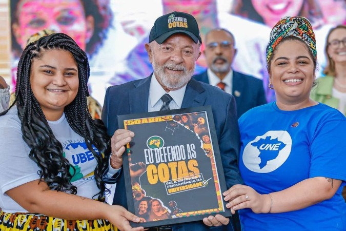 No evento de assinatura de atualização da Lei, Lula ressaltou que a política de Cotas provocou uma revolução na Educação Brasileira -  (crédito: Ricardo Stuckert / PR)