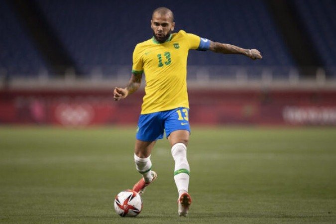 Entre novembro e dezembro do ano passado, Daniel Alves disputou o último torneio de futebol de sua carreira, a Copa do Mundo do Qatar. Foi o terceiro Mundial em que ele defendeu a Seleção Brasileira - já havia jogado em 2010, na África do Sul, e em 2014, no Brasil. - Foto: Lucas Figueiredo/CBF