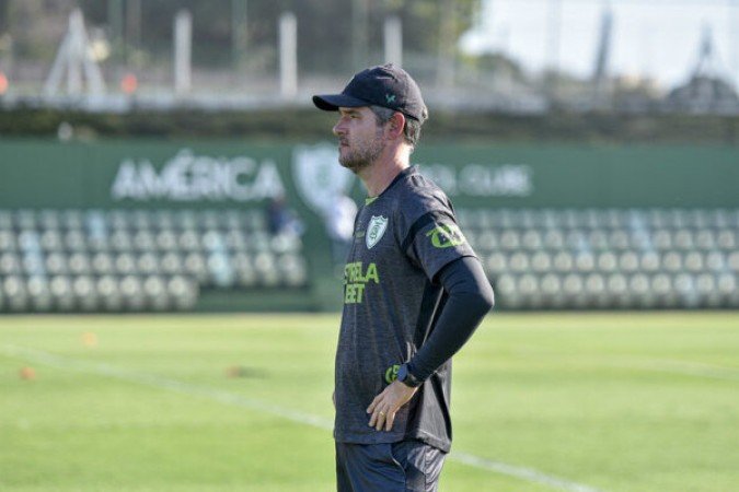 América-MG (Diogo Giacomini assume interinamente) - Auxiliar técnico fixo no clube, Giacomini foi designado para comandar o Coelho na reta final do Brasileiro. Foto: Mourão Panda/América.