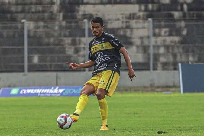 Lucas Oliveira terá a primeira chance de jogar por um clube candango, mesmo sendo nascido no Distrito Federal -  (crédito: Divulgação/Cascavel)