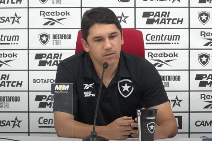 Lucio Flavio fala sobre chegada de Tiago Nunes e valoriza trabalho feito no Botafogo -  (crédito: Reprodução/Botafogo TV)
