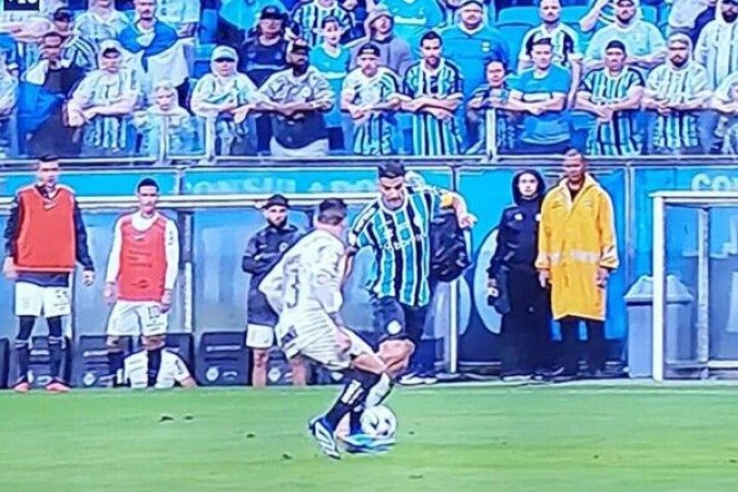 3º Grêmio - 59 pontos - 6,4% de chance de título, 99,54% chance de Libertadores zero risco de rebaixamento - Foto: Reprodução TV