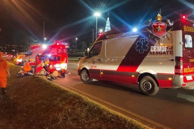 Pedestre morre após ser atropelado na Epia Sul neste domingo (12/11) - (crédito: CBMDF) Pedestre morre após ser atropelado na Epia Sul neste domingo (12/11) - (crédito: CBMDF)