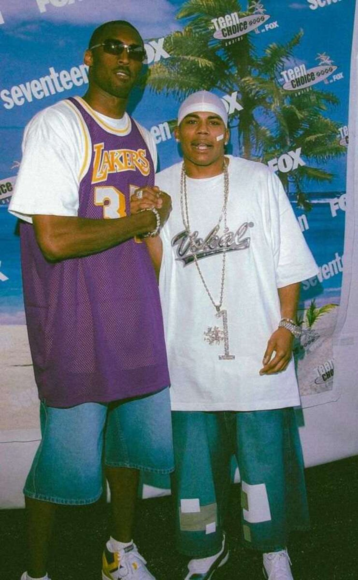 A volta da tendência: o rapper Nelly e o jogador de basquete Kobe Bryant no Teen Choice Awards, em Universal City, Califórnia, em 2002