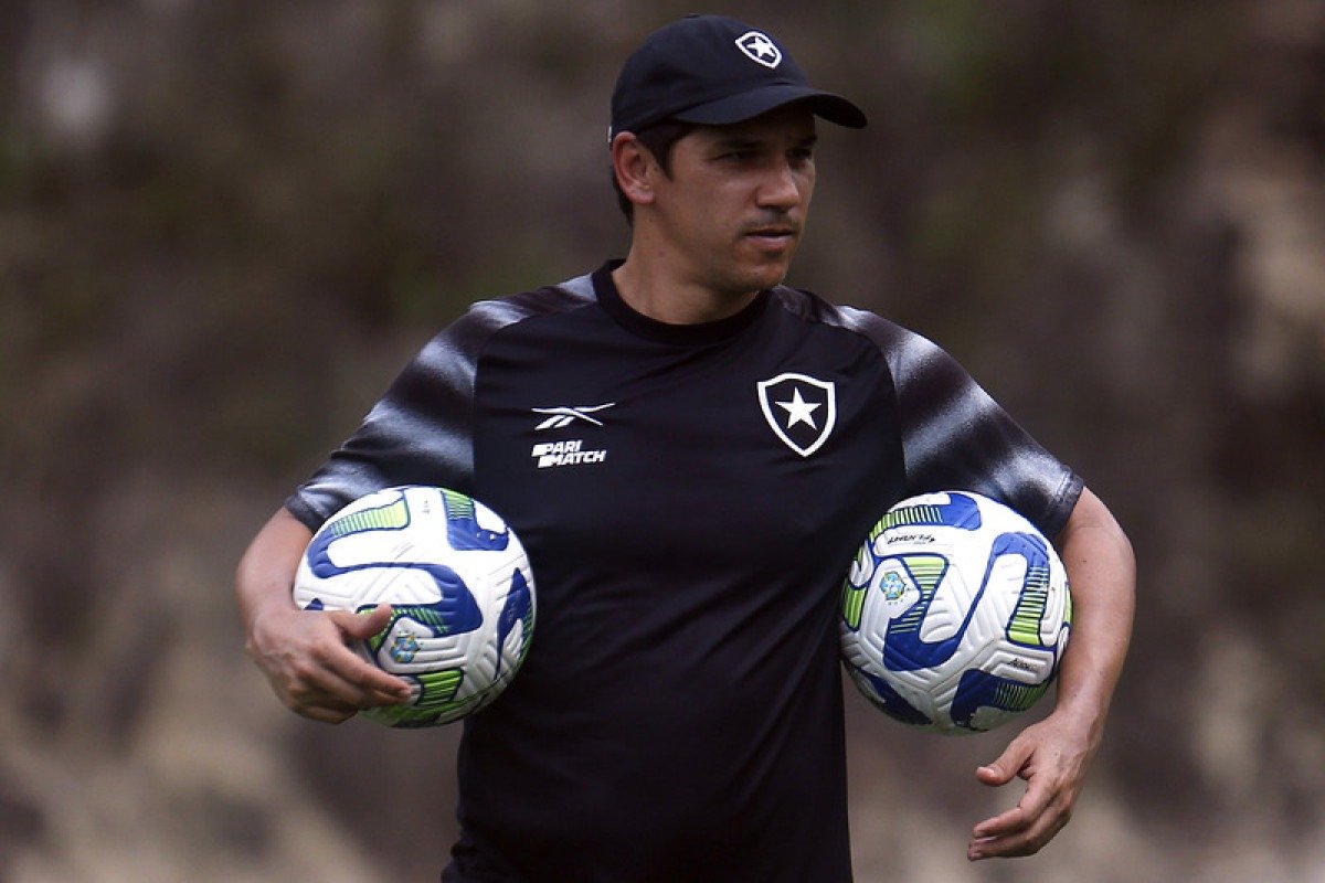 Botafogo oficializa a demissão de Lucio Flavio