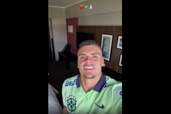 Publicação de Gabriel Pec com a camisa da Seleção -  (crédito: Reprodução/Instagram)