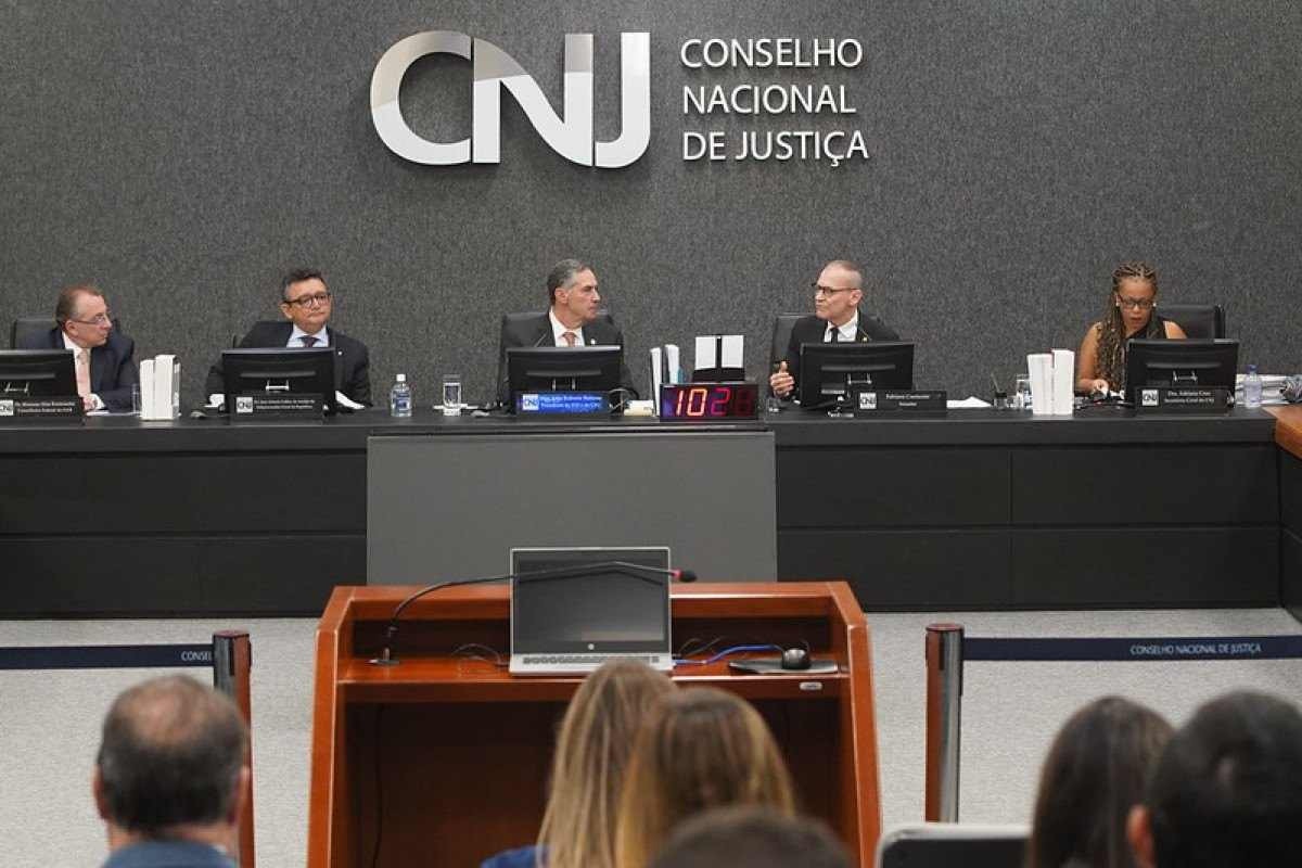 CNJ proíbe juízes de negar adoção por causa de orientação sexual