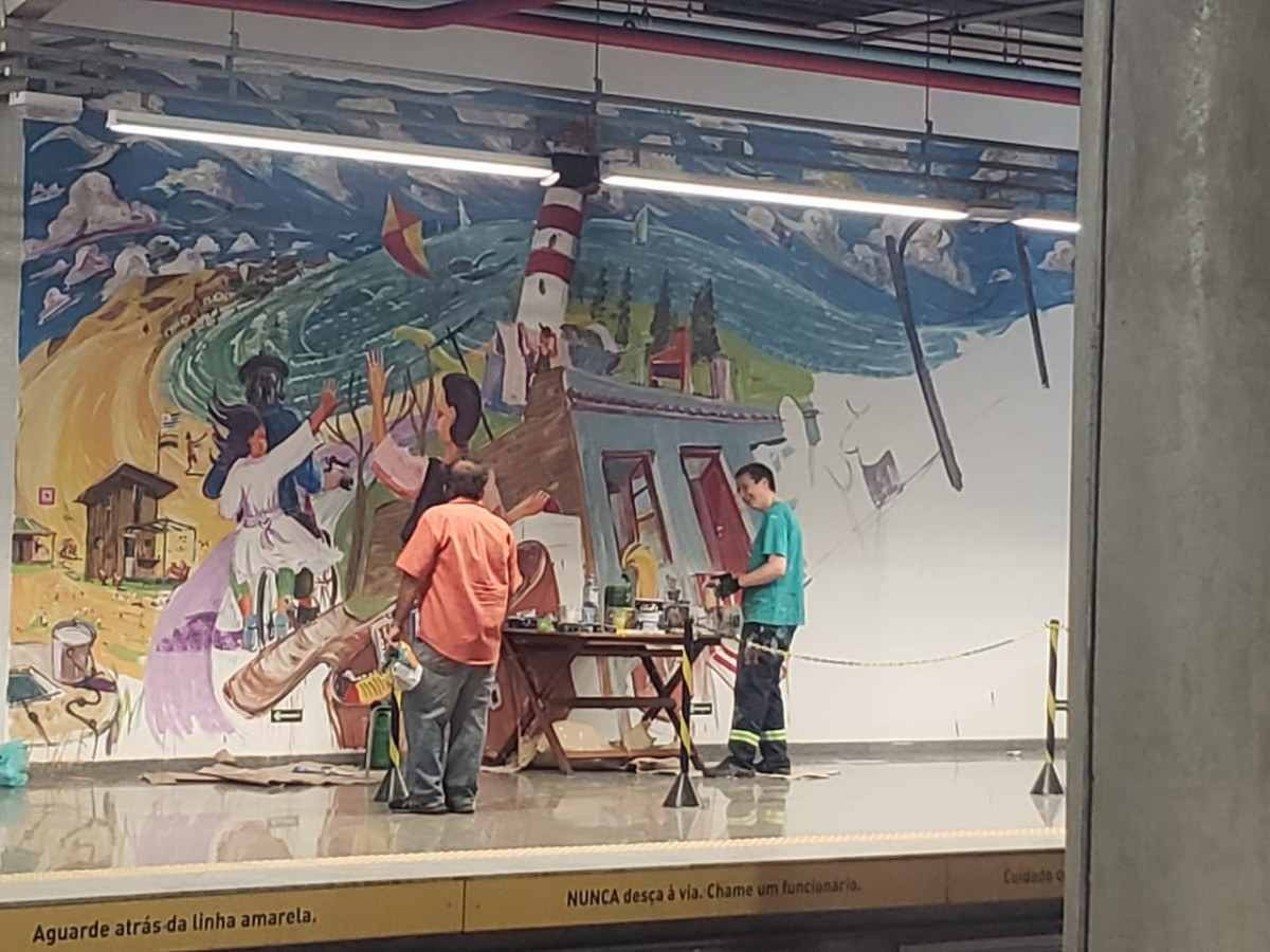 Pintor uruguaio Damian Ibarguren Gauthier, 53, fez desenho na estação 106 Sul do metrô a convite da Embaixada do Uruguai