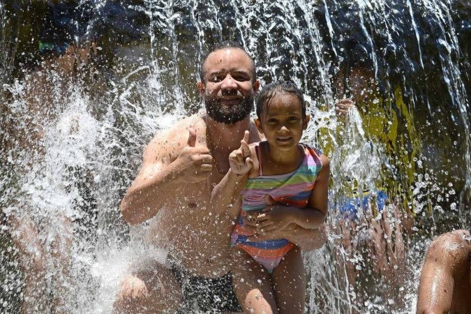 Calorão no DF: brasilienses aproveitam para se refrescar na Água