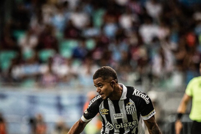 Santos descarta lesão, e lateral deve voltar contra o Botafogo -  (crédito: Jogada10)