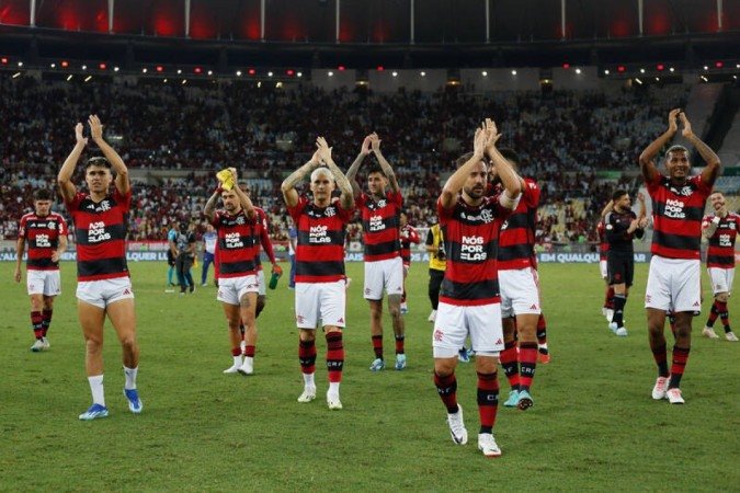 Jornalista da Globo faz simulação do Brasileirão e agita torcedores - (crédito: Jogada10) Jornalista da Globo faz simulação do Brasileirão e agita torcedores - (crédito: Jogada10)