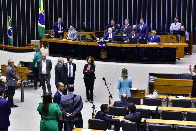 Plenário da Câmara: texto prevê que órfãos deverão ter prioridade nos programas do poder público - (crédito: Zeca Ribeiro/Câmara dos Deputados) Plenário da Câmara: texto prevê que órfãos deverão ter prioridade nos programas do poder público - (crédito: Zeca Ribeiro/Câmara dos Deputados)