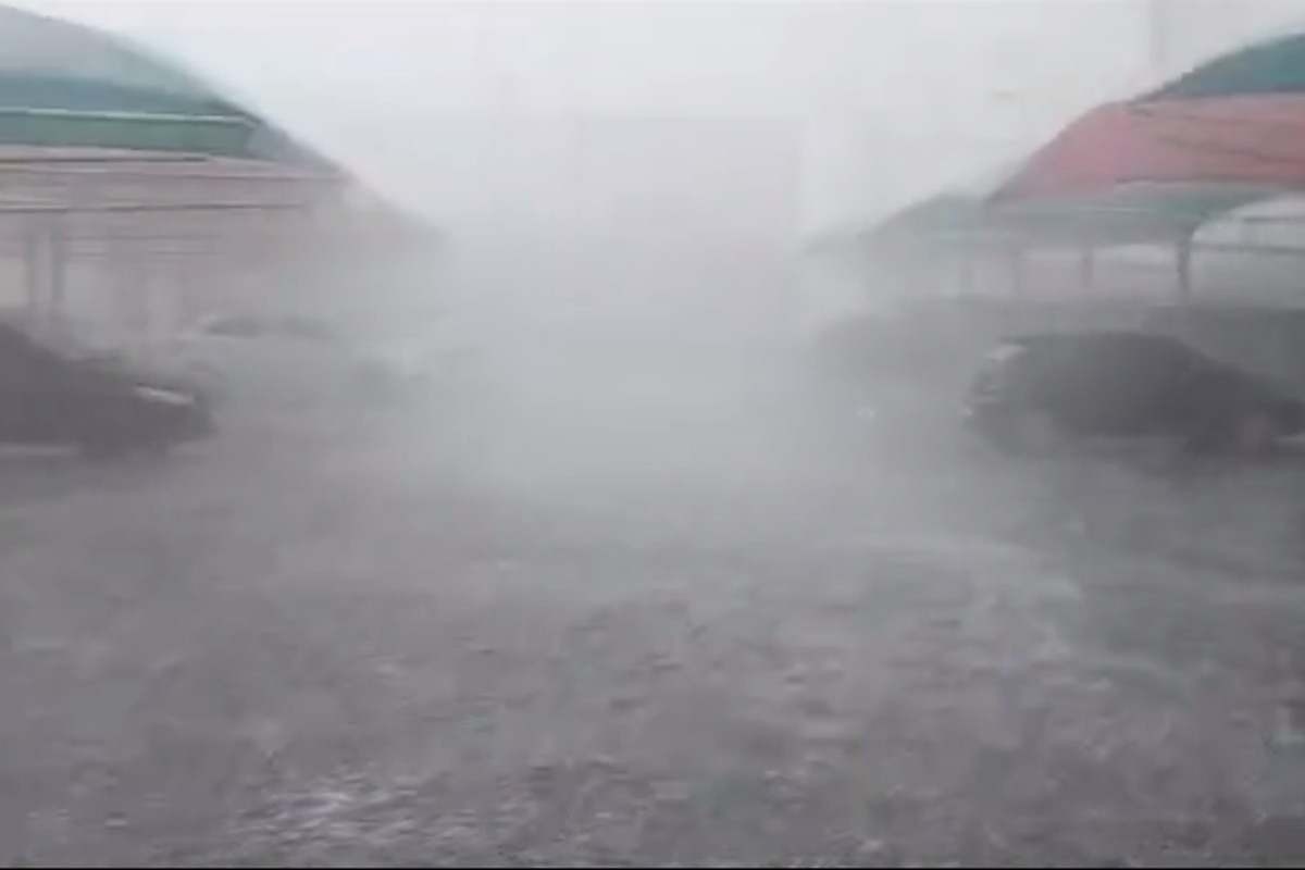 Em meio à onda de calor, Uberlândia registra chuva de granizo 